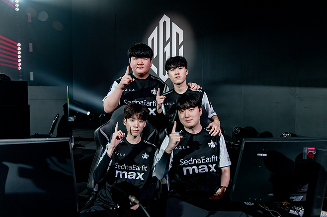 '레드존' 김평강의 활약을 앞세워 경쟁 팀들을 무력으로 제압한 아즈라 펜타그램(제공=크래프톤).