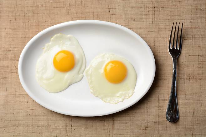 달걀 노른자에는 비타민B12가 풍부하다. 여기에 달걀에는 단백질과 비타민A, D, E와 미네랄도 많이 들어있다. 사진=게티이미지뱅크