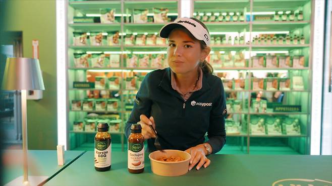 [사진2] 카이 트럼프가 하우스 오브 CJ를 즐기고 있는 모습