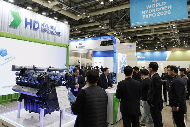 경기 고양 킨텍스에서 지난 4∼7일 열린 수소산업 박람회 월드 하이드로젠 엑스포 2025(WHE 2025) HD현대인프라코어 부스. 한국자동차기자협회 제공