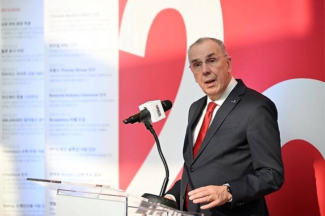 랑세스 솔루션스 데이 서울에서 기조연설을 하고 있는 후버트 핑크 랑세스 그룹 경영이사회 이사. 사진=랑세스