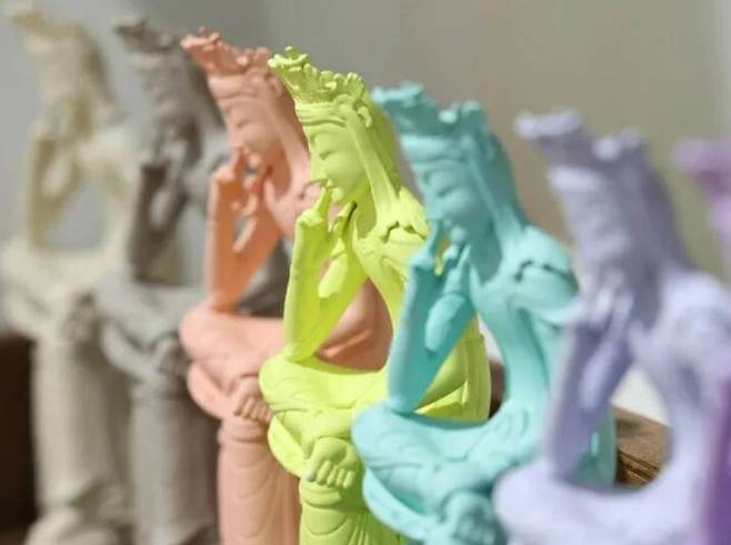 국립중앙박물관 굿즈(뮷즈) ‘반가사유상 미니어처’. 백소아 기자 thanks@hani.co.kr