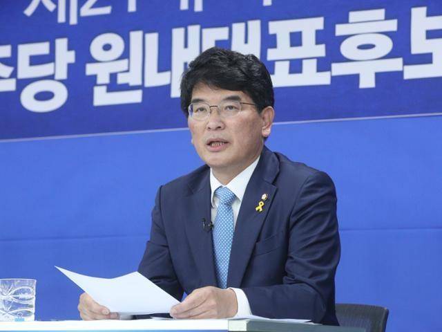 박완주 전 더불어민주당 의원이 2021년 4월 서울 영등포구 중앙당사에서 열린 원내대표 후보자 합동 토론회에서 기조연설을 하는 모습. 뉴스1