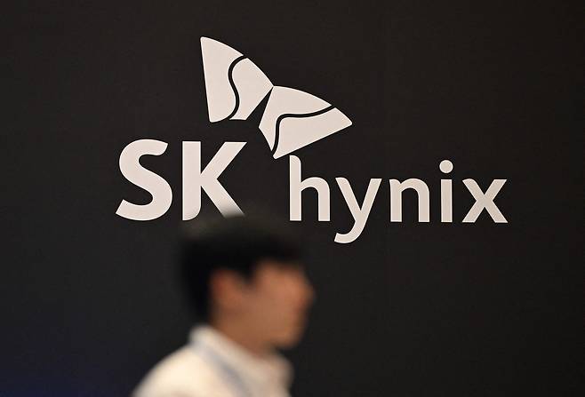 A man walks past the logo of SK hynix during a semiconductor exhibition at Coex in Gangnam District, southern Seoul, on Oct. 24, 2024. [AFP/YONHAP]
