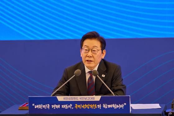 President Lee Jae Myung delivers opening remarks during a briefing on the National Growth Fund at Mapo District, western Seoul, on Sept. 10. [PRESIDENTIAL OFFICE]