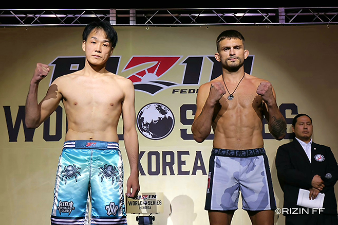 2025년 5월 인천광역시 파라다이스시티 라이진 월드시리즈 코리아 제9경기 71㎏ 계체를 통과한 오하리 주리, 330g 초과로 실패한 UFC 출신 조니 케이스가 시합 성사 후 촬영에 응하고 있다. 사진=RIZIN FF