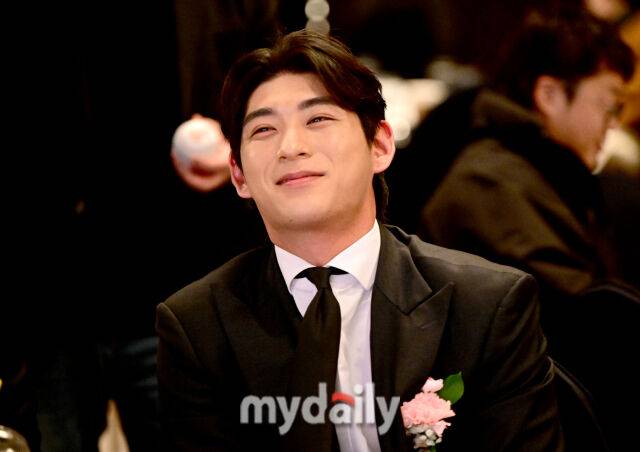 2025년 12월 8일 서울 청담동 리베라 호텔에서 '2025 뉴트리디데이 일구상 시상식'이 열렸다. 샌프란시스코 자이언츠 이정후가 환하게 웃고 있다./마이데일리