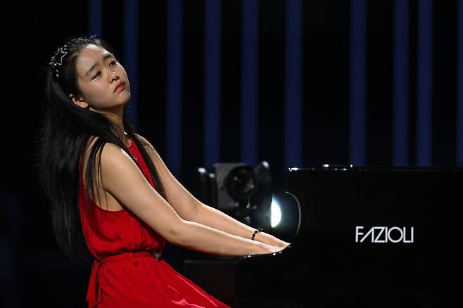 쇼팽콩쿠르에서 4위를 차지한 티안야오 류는 현재 전 세계 클래식 매니지먼트 사가 영입을 위해 치열한 눈치 작전을 벌이고 있는 연주자다.  [연합/EPA]