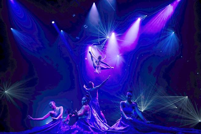 하와이 태양의 서커스 ‘아우아나’[아웃리거 와이키키 비치콤버 제공]