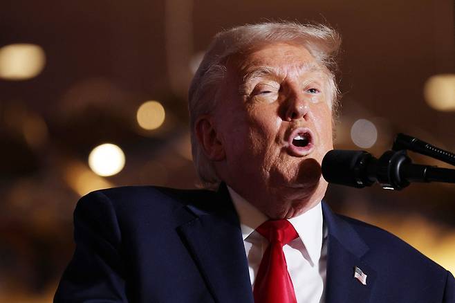 도널드 트럼프 미국 대통령이 지난 9일(현지시간) 펜실베이니아주 마운트포코노 소재 마운트 에어리 카지노 리조트에서 열린 정치 유세 행사에서 연설하고 있다. [AFP]