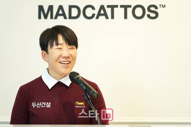 신지애가 지난 10일 서울 강남구의 매드캐토스 플래그십 스토어에서 취재진과 만나 인터뷰를 진행한 뒤 기념 촬영을 하고 있다.(사진=이데일리 골프in 조원범 기자)