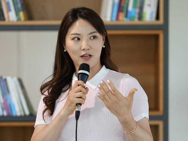 유소연이 지난해 8월 서울 중구 순화동 KG타워에서 열린 ‘2024 IS 스포츠 마케팅 써밋 아카데미’에서 강연을 하고 있다.(사진=일간스포츠 제공)