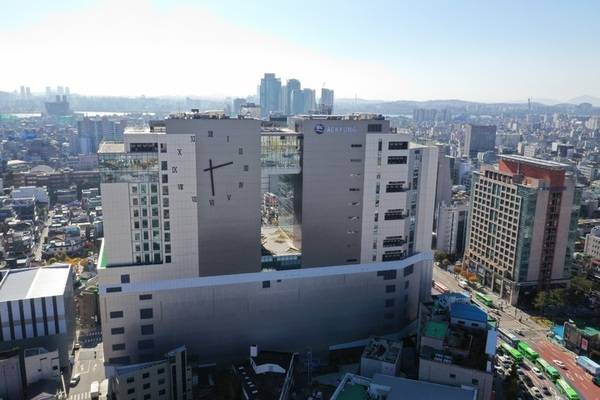 애경그룹 전 사업이 3분기 매출 역성장을 나타내는 등 실적 악화를 겪고 있다. 이에 애경그룹의 부채비율도 400%대 근접하고 있다. 사진은 애경그룹 사옥. /애경그룹