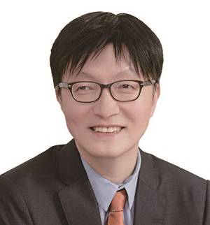 김흥종 - 아산정책연구원객원 선임연구위원, 서울대 경제학 학·석·박사, 옥스퍼드대 명예 펠로, 전 대외경제정책연구원(KIEP) 원장