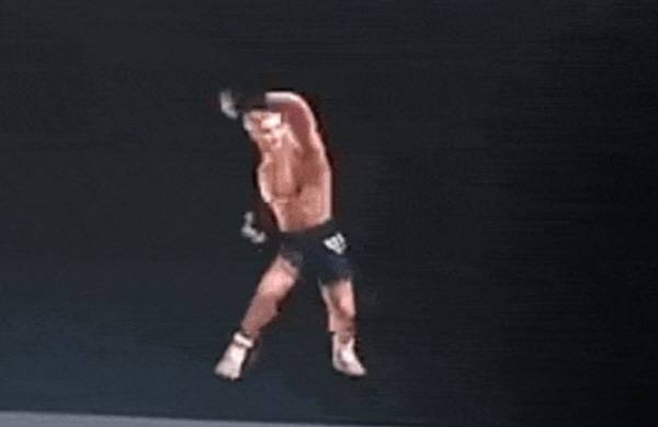 최홍만 선수의 역동적인 모습의 공격 동작.. 핵꿀밤.. 그 시절이 그립다