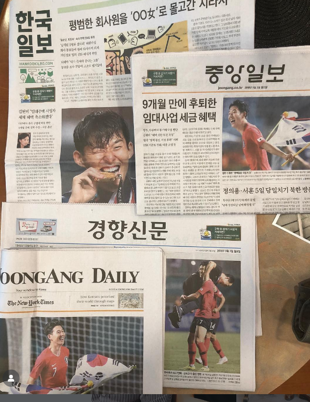 김영철은 아침에 보는 신문을 본다. 라디오 진행을 위해서다. 김영철 사회관계망서비스(SNS) 캡처