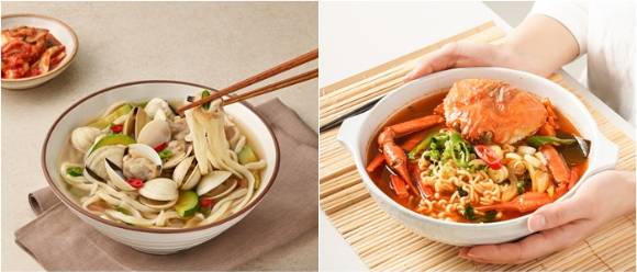 킴스클럽이 선보인 ''백합 듬뿍 칼국수'(왼쪽)와 '속초 홍게라면' 밀키트. [사진=이랜드리테일]