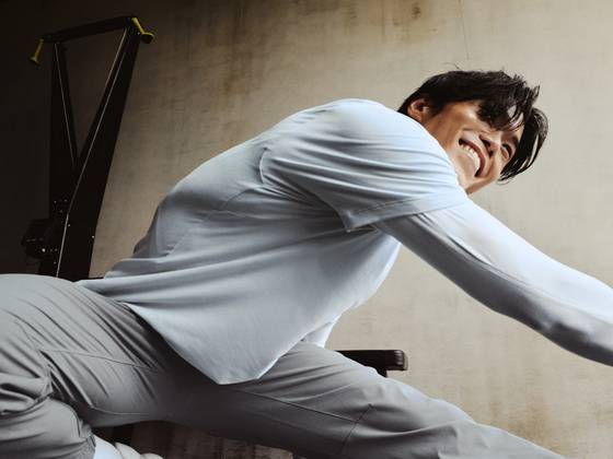 크로스핏터 아모띠가 ‘제로드 인’ 컬렉션을 입고 운동하고 있다. 사진 룰루레몬