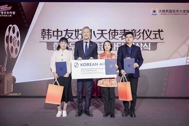 주중한국대사관이 12일 베이징 힐튼호텔에서 '한·중 우호의 밤' 행사를 진행했다. 주중한국대사관은 내년에도 우호 증진과 교류 확대를 위한 다양한 행사를 추진할 방침이다. 주중한국대사관