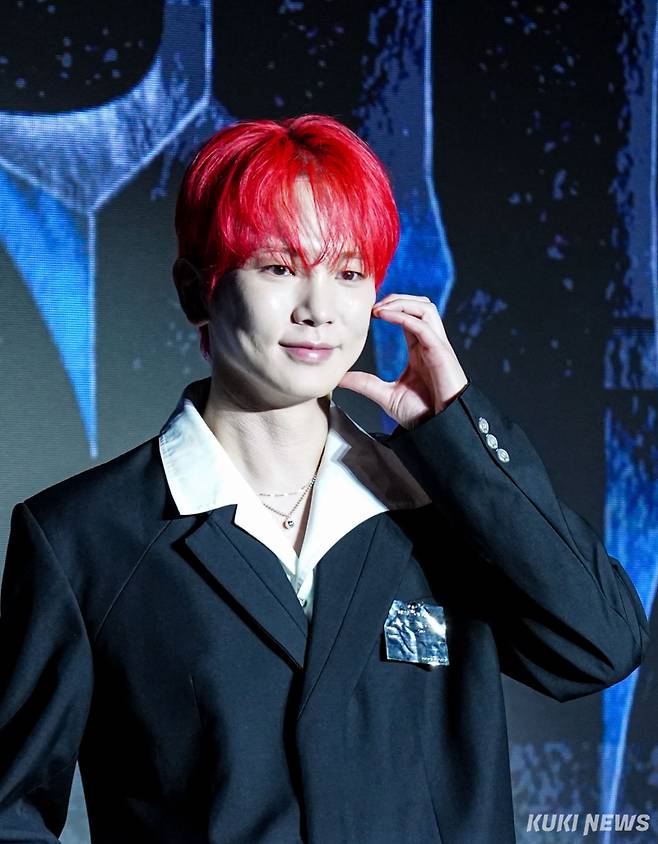 샤이니 키가 11일 서울 광진구 풀만 앤배서더 이스트폴에서 열린 정규 3집 '헌터(HUNTER)' 발매 기념 기자간담회에서 포즈를 취하고 있다. 유희태 기자