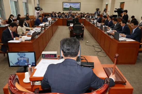 ‘근로자의 날’ 명칭을 ‘노동절’로 바꾸는 내용의 근로자의 날 제정에 관한 법률 개정안이 통과되고 있다. (사진=연합뉴스)