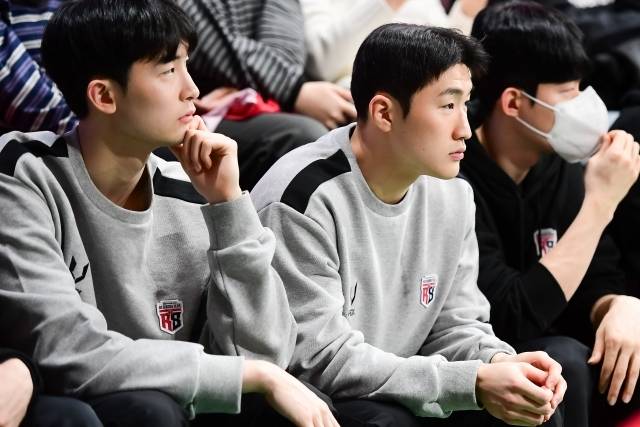 문유현은 현재 햄스트링 문제가 있다. 대단한 부상은 아니며 11일 팀 훈련도 소화했다. 그러나 데뷔 전을 치르기에는 무리가 있다는 내부 판단, 결국 한 번 더 쉬어가게 됐다. 사진=KBL 제공