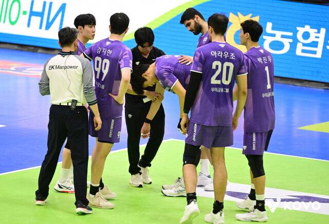 어깨를 다친 이상현./KOVO