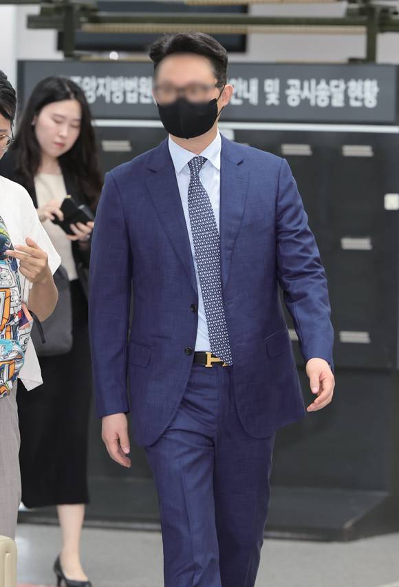 윤영호 전 통일교 세계본부장이 구속 전 피의자 심문을 받기 위해 7월30일 서울중앙지법에 출석하고 있다. ⓒ뉴시스