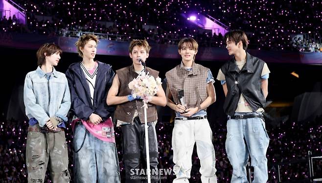 AAA 베스트 퍼포먼스상 코르티스가  6일 대만 가오슝 내셔널 스타디움에서 진행된 스타뉴스 주최 '10주년 아시아 아티스트 어워즈 2025(10th Anniversary Asia Artist Awards 2025, '10주년 AAA 2025')에서 수상소감을 전하고 있다. 2025.12.06 /사진=강영조 cameratalks@