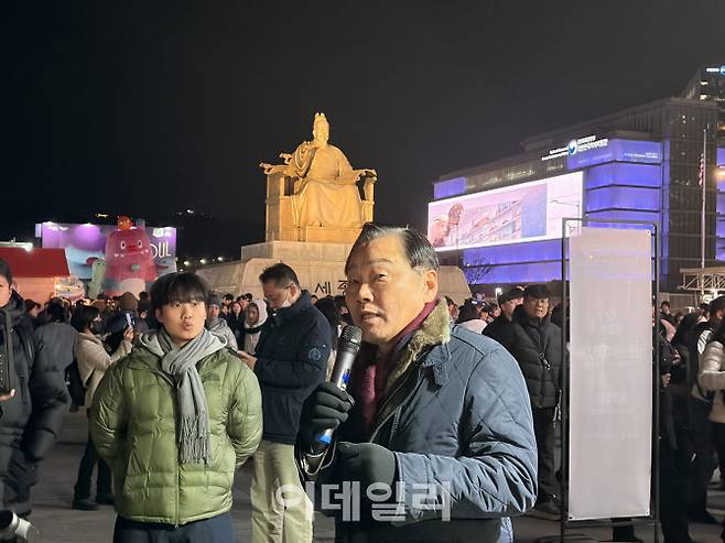 직접 현장에서 빛초롱축제를 소개하고 있는 길기연 서울관광재단 대표 (사진=이민하 기자)