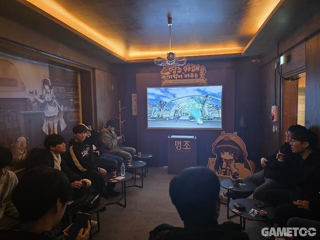 카페 내부에 설치된 상영회 공간 (사진= 서동규 객원기자)