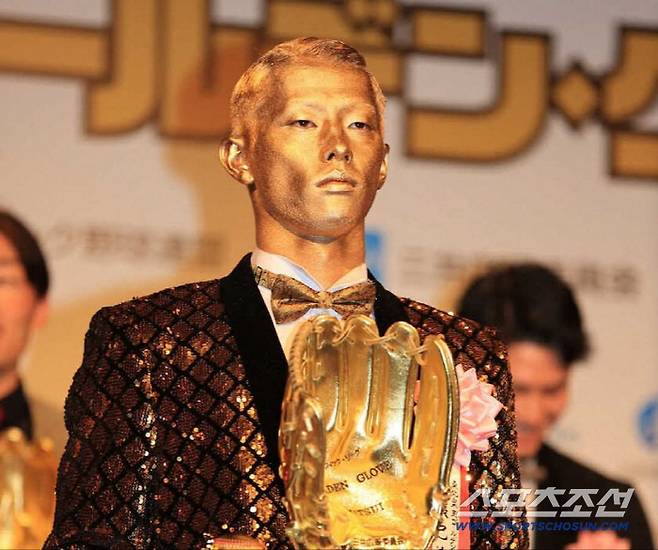 지난해 얼굴에 금칠을 하고 골든글러브를 받은 다쓰미. 이번 시즌이 끝나고 국내 FA를 선언했지만 아직까지 그를 찾는 팀이 없다. 현재 분위기라면 라쿠텐에 잔류할 수밖에 없을 것 같다. 스포츠조선DB