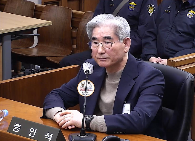 김용현 전 국방부 장관이 지난달 19일 한덕수 전 국무총리의 내란 우두두머리 방조 등 혐의 재판에 증인으로 출석해 발언하고 있다. 서울중앙지법 제공