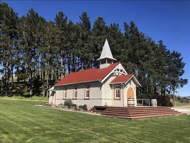 끌로 앙리 예베당. 인스타그램