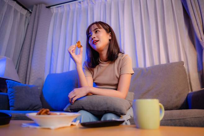늦은 저녁 식사시간은 비만과 수면 장애를 유발할 수 있다. 사진=게티이미지뱅크