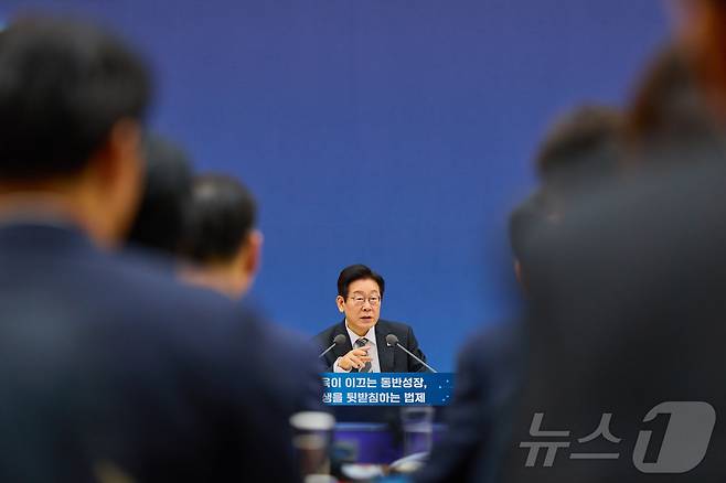 이재명 대통령이 12일 세종시 정부세종컨벤션센터에서 열린 교육부·국가교육위원회·법제처 업무보고에서 발언하고 있다. (대통령실 제공. 재판매 및 DB 금지) 2025.12.12/뉴스1 ⓒ News1 이재명 기자