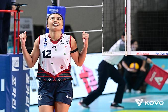 현대건설 자스티스가 13일 장충체육관에서 GS칼텍스를 상대로 득점한 뒤 기뻐하고 있다. 제공 | 한국배구연맹