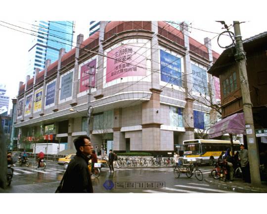 1922년 김인전과 김구 등이 일하면서 싸우는 군인을 육성하자며 한국노병회를 결성한 상해시 흥안로 24호는 현재 상가가 들어섰다. 사진= 독립기념관