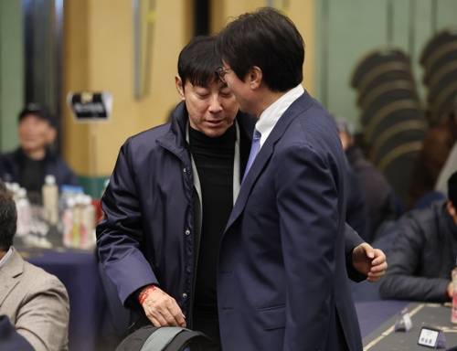 K리그 시상식 참석한 신태용 감독.&nbsp; &nbsp;사진=프로축구연맹
