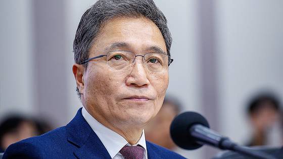 이학재 인천국제공항공사 사장이 지난 10월 27일 인천 중구 인천국제공항공사에서 열린 국회 국토교통위원회의 인천국제공항공사, 한국공항공사, 항공안전기술원, 국립항공박물관에 대한 국정감사에 출석해 의원 질의를 받고 있다. 뉴스1