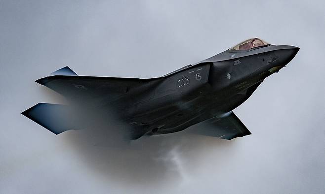 미 공군 F-35A 스텔스 전투기가 비행을 하고 있다. 세계일보 자료사진
