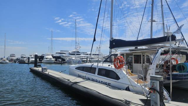 요트들이 정박해 있는 마리나 미라지.