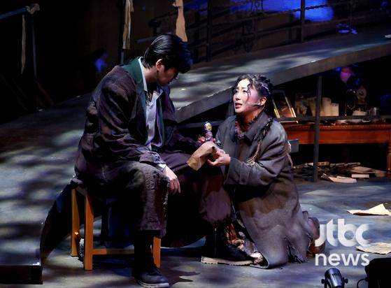 15일 오후 서울 예스24스테이지에서 뮤지컬 '시지프스' 프레스콜이 열렸다. 송유택, 리헤이, 정민, 이선우가 무대 위에 올라 작품의 주요 넘버를 선보였다. 박세완 엔터뉴스팀 기자 park.sewan@jtbc.co.kr