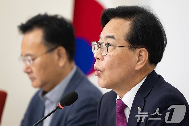 송언석 국민의힘 원내대표가 14일 서울 여의도 국회에서 현안 기자간담회를 열고 모두 발언을 하고 있다. 2025.12.14/뉴스1 ⓒ News1 유승관 기자