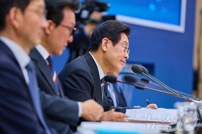 이재명 대통령이 12일 세종시 정부세종컨벤션센터에서 열린 교육부·국가교육위원회·법제처 업무보고에서 발언하고 있다. (대통령실 제공. 재판매 및 DB 금지) 2025.12.12/뉴스1 ⓒ News1 이재명 기자