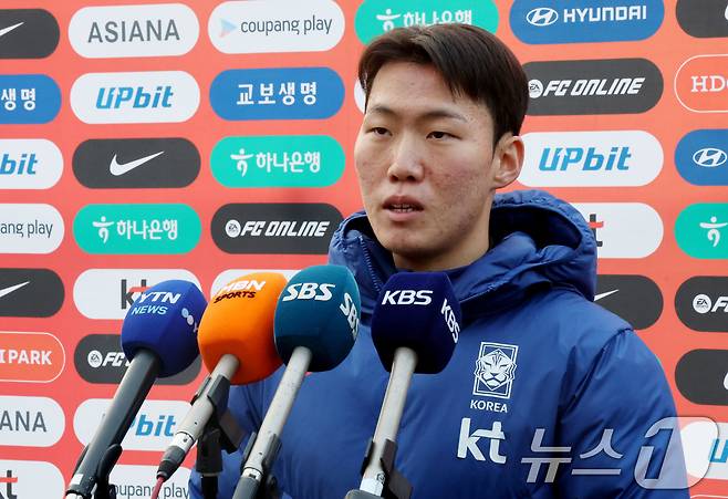 이민성 감독이 이끄는 U-22 축구 국가대표팀 강상윤이 15일 오후 충남 천안 대한민국 축구종합센터에서 훈련을 앞두고 인터뷰를 하고 있다. 2025.12.15/뉴스1 ⓒ News1 이광호 기자