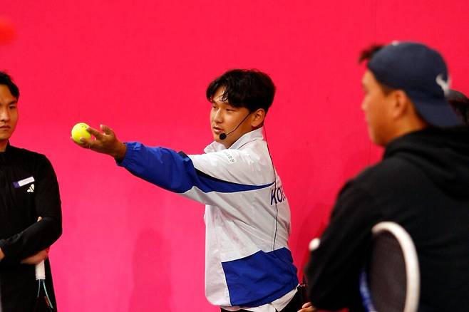 서브 강의 중인 박의성