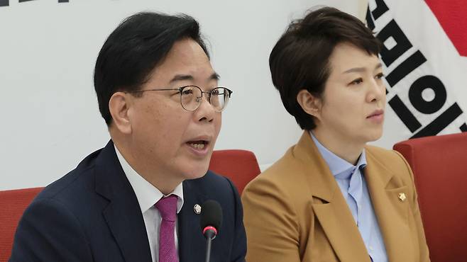 국민의힘 송언석 원내대표가 14일 서울 여의도 국회에서 기자간담회를 갖고 '통일교 특검' 도입을 공식 제안하고 있다. /남강호 기자