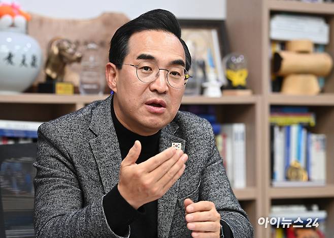 박홍근 더불어민주당 의원이 10일 서울 여의도 국회 의원회관에서 아이뉴스24와 인터뷰를 하고 있다. [사진=곽영래 기자]