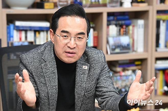 박홍근 더불어민주당 의원이 10일 서울 여의도 국회 의원회관에서 아이뉴스24와 인터뷰를 하고 있다. [사진=곽영래 기자]